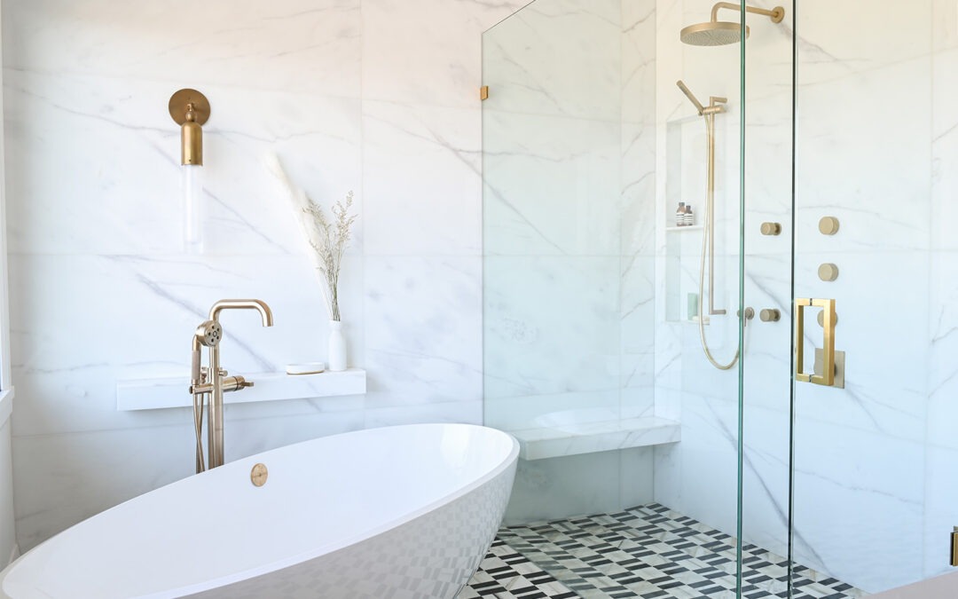alexandra-interiors-vancouver-contemporary-vancouver-custom-homes-heritage-hip-north-vancouver-interior-design-custom-bathroom-freestanding-tub-white-gold-faucet